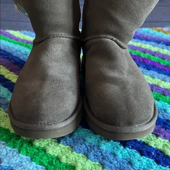 UGG BOOTS Grey with turn locks - Picture 9 of 11